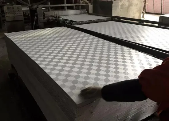 PVC Ceiling False Ceiling Boards Acoustic Suspended Ceiling Panel Interior Mineral White Color Fiber Ceiling Tiles Gypsum Board 